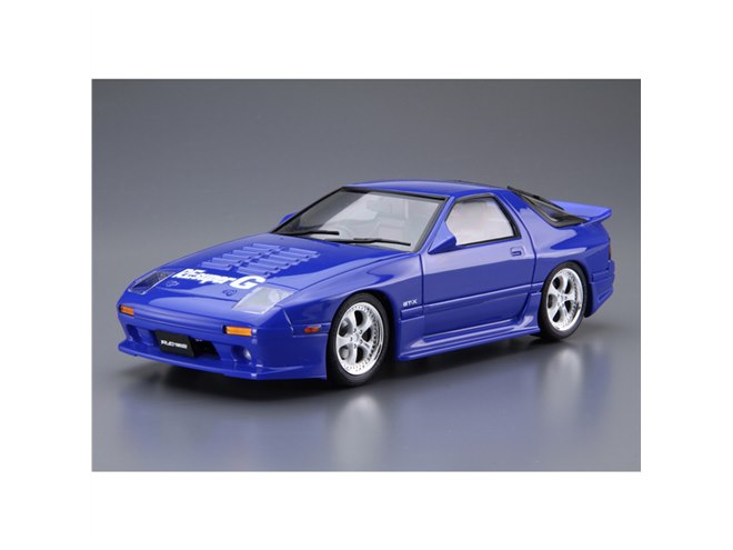 AOSHIMA、「RE雨宮」フルエアロ仕様を再現した「マツダ RX-7」模型 - 価格.com