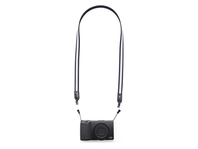 RICOH GR III」専用のジャージネックストラップに新色「レッド