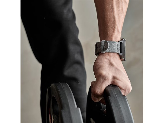 ホリデーシーズン向け、限定スマートウォッチ「Suunto 7 Graphite