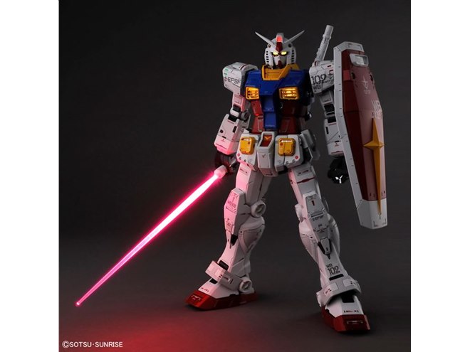 究極のガンプラ”「PG UNLEASHED 1/60 RX-78-2」の光るビーム・サーベル