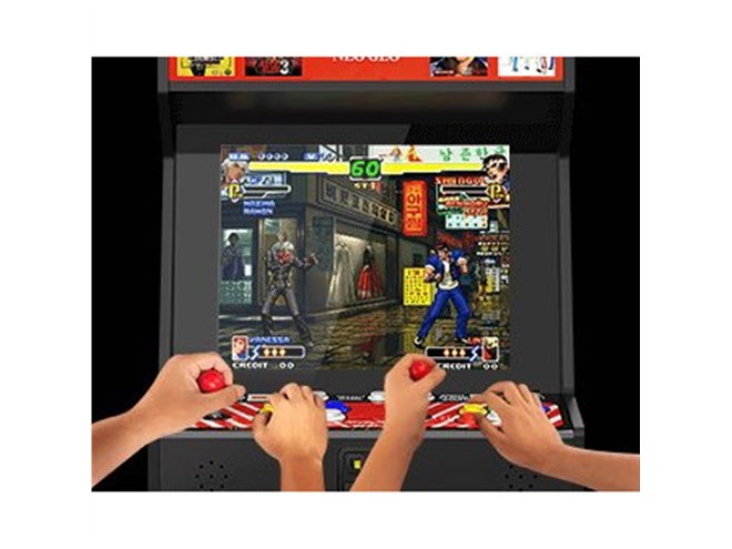 1台で2人遊べる」大画面17型スクリーン搭載の「NEOGEO MVSX