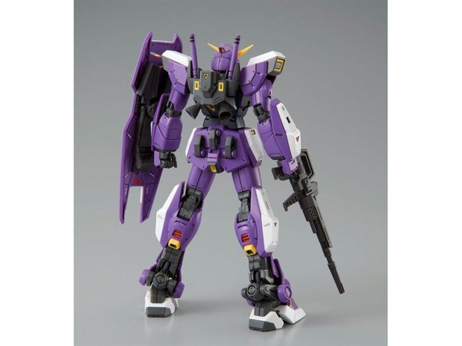 ガンダムF90 2号機」MGガンプラ、濃紺の機体カラーを成形色で再現