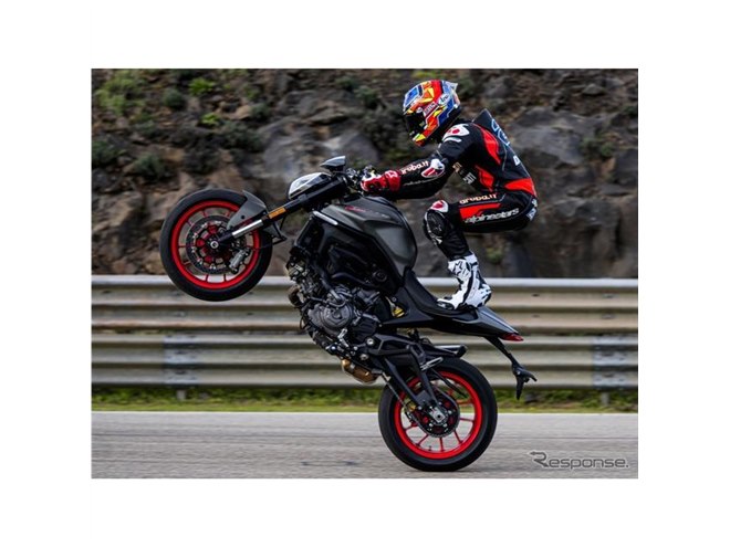 ドゥカティ、モンスター 新型を発表…軽量ボディに111馬力の2気筒