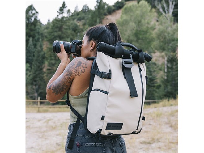 WANDRD、ロールトップ構造カメラバッグ「プロヴォーク」の限定色を12  