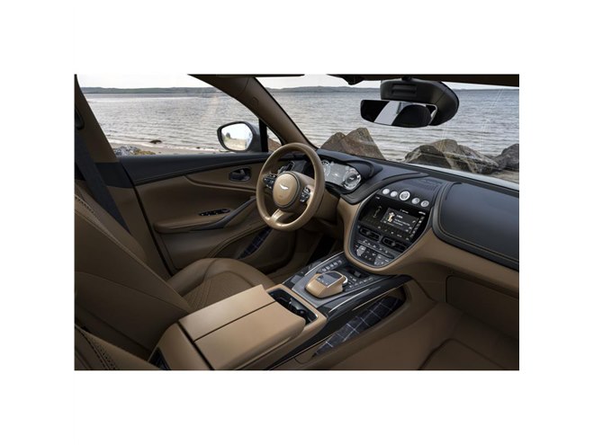 世界限定18台！ 「アストンマーティンDBXボウモアエディション」登場