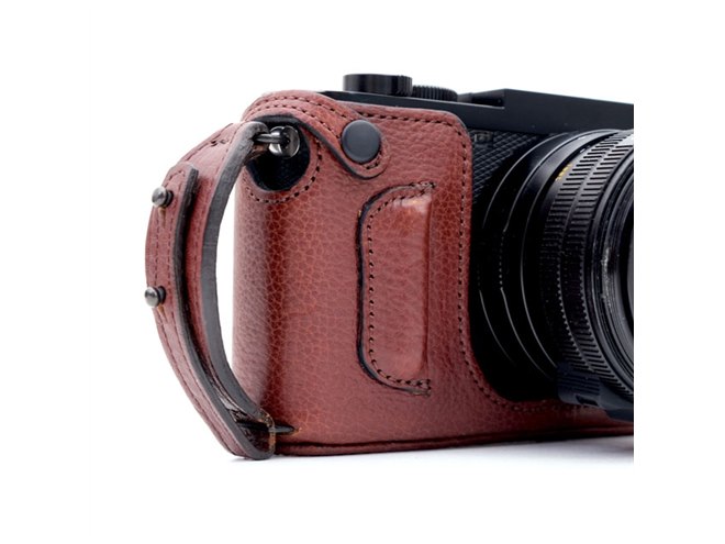 INDUSTRIA、「ライカQシリーズ」専用のストラップ付きレザーケース