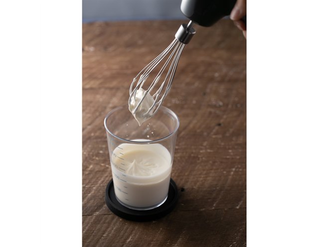貝印、「混ぜる」「泡立てる」に特化した「SMART&COMPACT HAND MIXER