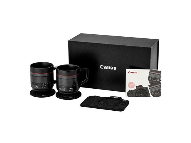 キヤノン、RFレンズ「RF24-105mm F4 L IS USM」モチーフのマグカップ