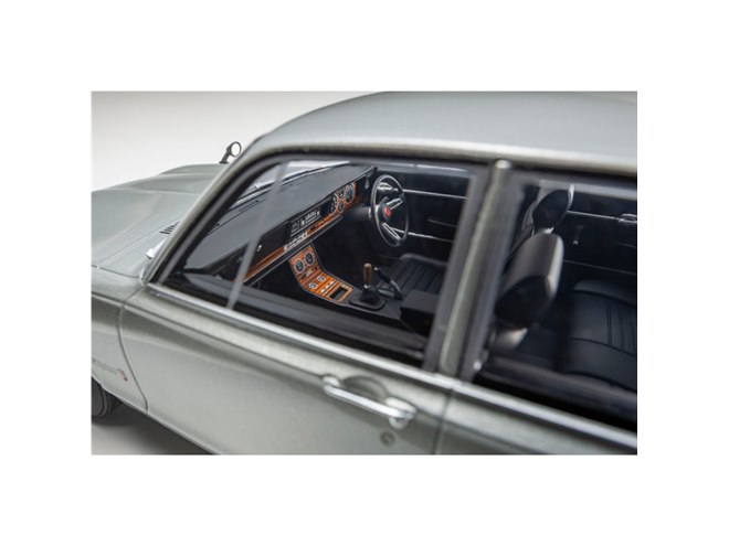 京商、世界700台限定「SAMURAI 1/18 scale Nissan Skyline 2000GT-R