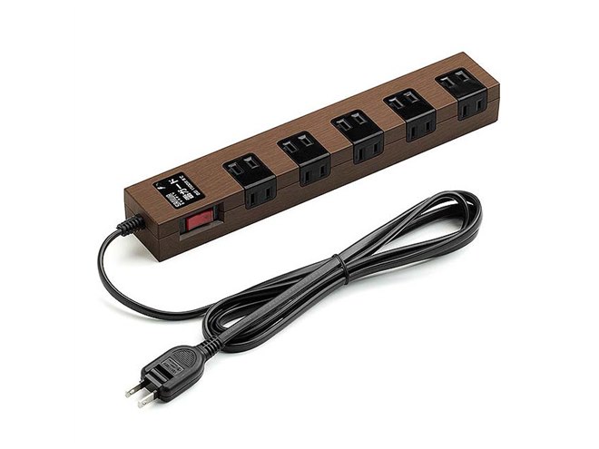 サンワ、水平・垂直面にプラグを差せる電源タップ「700-TAP044