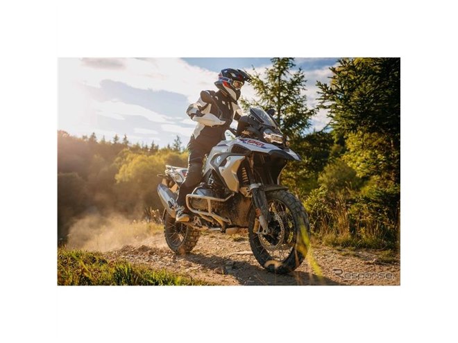 BMWモトラッド、アドベンチャーモデル新型『R1250GS』発売へ 価格は219