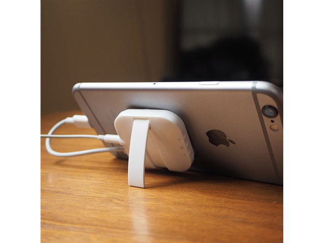 サンコー、iPhone背面にくっつく「Lightning-イヤホン変換アダプタ