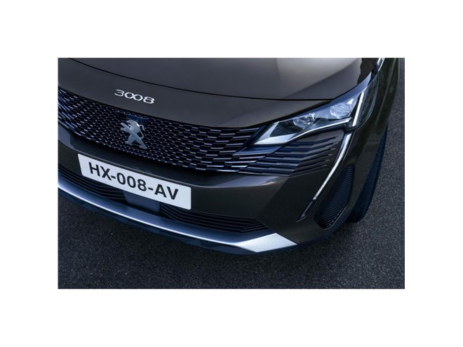 プジョーがコンパクトSUV「3008」の改良モデルを発売 プラグイン