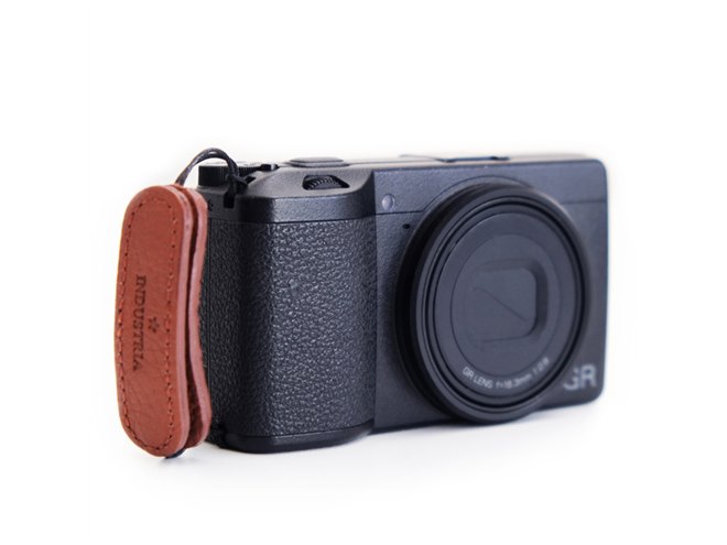 RICOH GR」向けフィンガーストラップに新色「ブラウン」が発売 - 価格.com