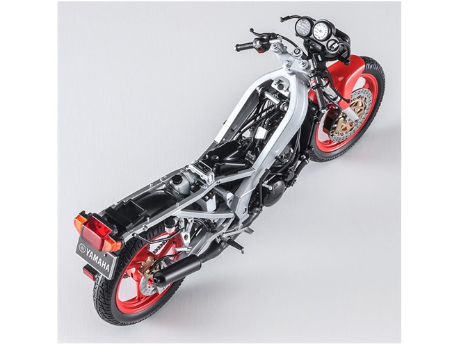 ハセガワ、完全新金型で再現した「ヤマハ TZR250（1KT）」 - 価格.com