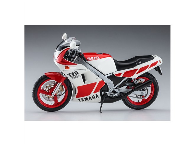 ハセガワ、完全新金型で再現した「ヤマハ TZR250（1KT）」 - 価格.com