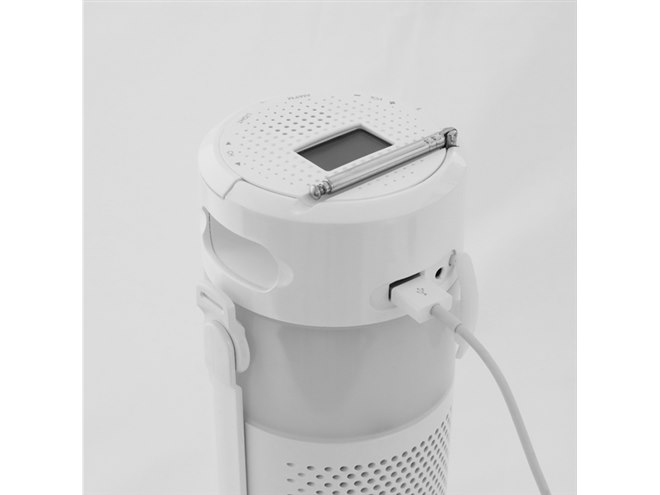 STAYER、水と塩で発電できる「LEDランタン兼充電器」にAM/FM