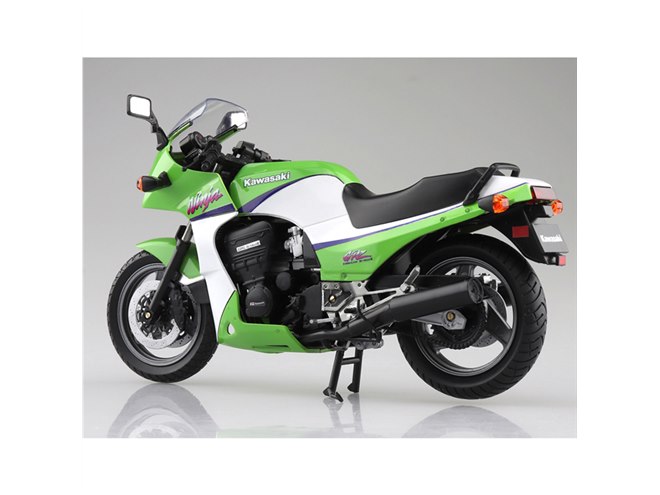 AOSHIMA、全長180mmの「KAWASAKI GPZ900R」3色を5月発売 - 価格.com