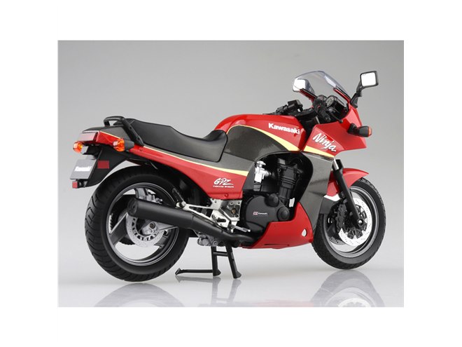 AOSHIMA、全長180mmの「KAWASAKI GPZ900R」3色を5月発売 - 価格.com