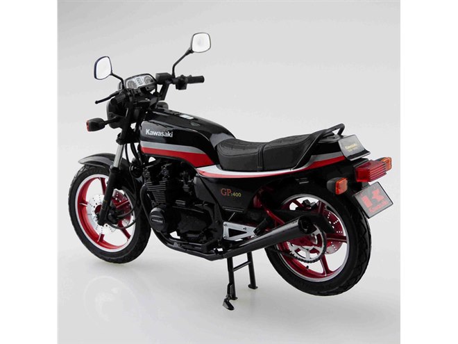 1982年式「カワサキ Z400GP」1/12模型、カスタムパーツが付属