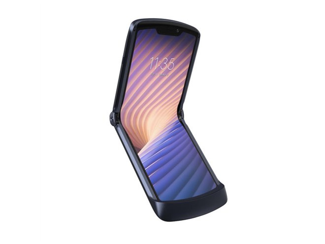 ソフトバンク、縦方向に折りたためる5Gスマホ「razr 5G」を3月