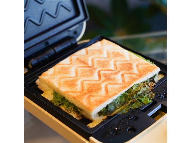 サンコー、タイマー機能付きホットサンド＆ワッフルメーカー「ホットく