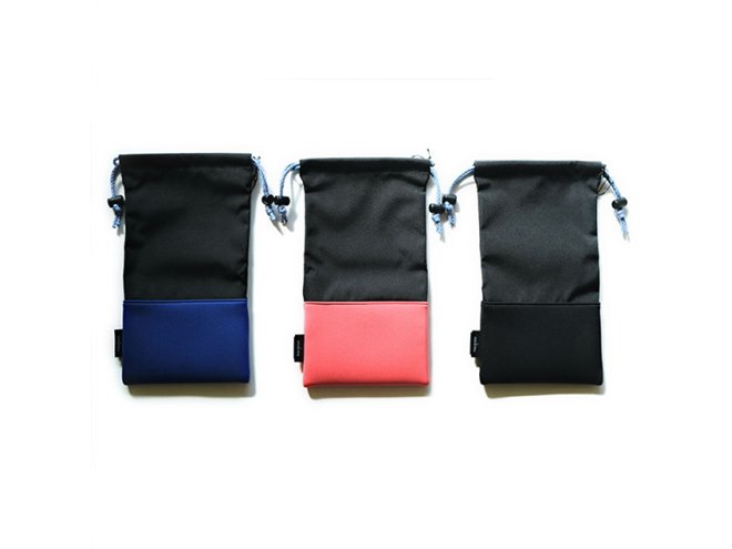 INDUSTRIA、グリップ付カメラを収納して衝撃から守る「カメラグリップ