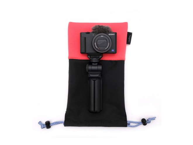 INDUSTRIA、グリップ付カメラを収納して衝撃から守る「カメラグリップ