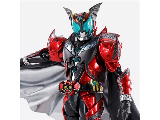 仮面ライダーダークキバ」が真骨彫製法で立体化、ワイヤー入り布マントを装備 - 価格.com