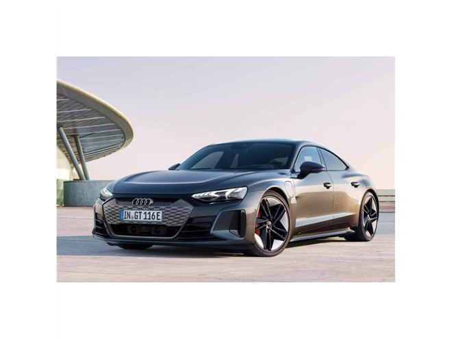 アウディが「e-tron GT」を日本初公開 2モーター4WDを搭載した電動の4 