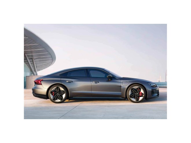 新品　Audi e-tron GT Grand Touring in Japan 新型 Audi e-tron GTシリーズをAudi Cityの2店舗にて先行展示