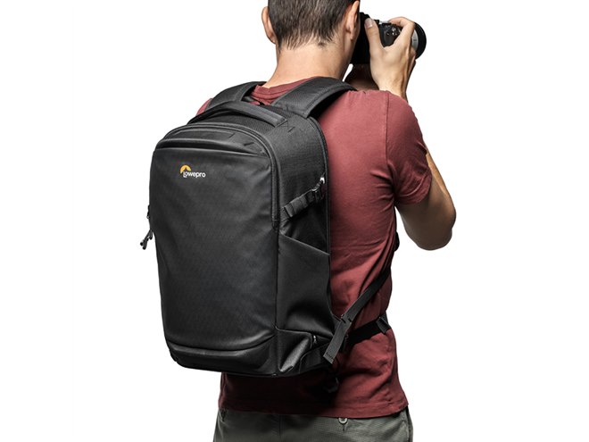 Lowepro カメラリュック フリップサイド 400 AW III ブラック バックパック アウトドア仕様カメラバッグ 16L 15インチ LOWEPRO カメラリュック フリップサイド 400 AW 17L レインカバー 三脚取付可 ブラック 352713