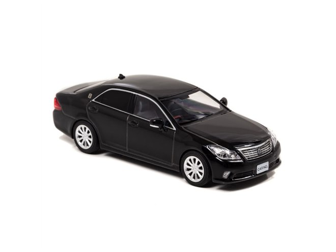 13代目のトヨタクラウンがダイキャスト製1/43スケールモデルで