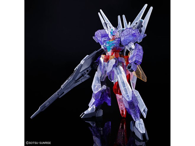 バンダイ、ラメ入りクリアカラーの限定ガンプラ「ユーラヴェンガンダム