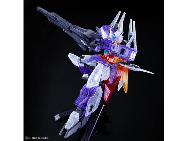バンダイ、ラメ入りクリアカラーの限定ガンプラ「ユーラヴェンガンダム