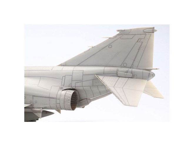 タミヤ、“傑作ジェット戦闘機”「1/48 F-4ファントムII」発売時期と価格