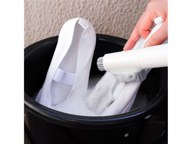 サンコー、IPX7防水のUSB充電式電動洗濯ブラシ「靴ピカバスター