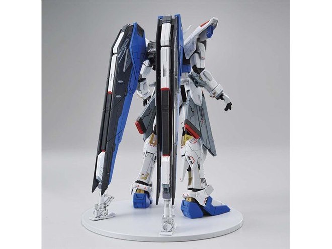 バンダイ、上海「実物大フリーダムガンダム立像」をフルメカニクス1