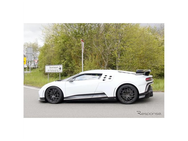 10億円超の新型ブガッティ、市販モデルが市街地にあらわる…1600psの