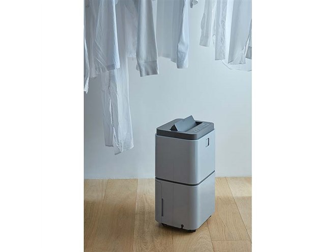 レコルト、コンプレッサー式を採用した「部屋干し除湿機