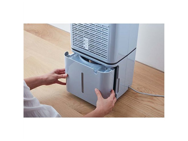 レコルト、コンプレッサー式を採用した「部屋干し除湿機
