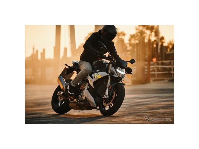 BMW S1000R フルモデルチェンジ、スーパースポーツ S1000RR の