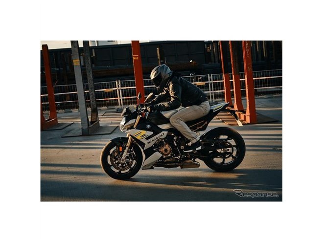 BMW S1000R フルモデルチェンジ、スーパースポーツ S1000RR の BMW S1000R フルモデルチェンジ、スーパースポーツ S1000RR の