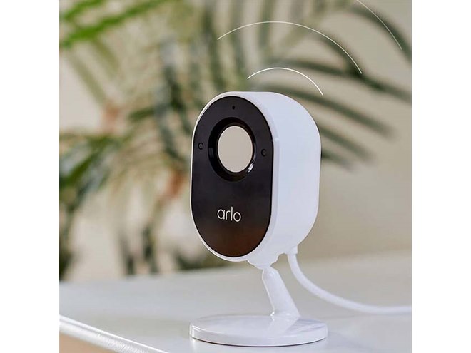 Arlo Essential�����p�J����