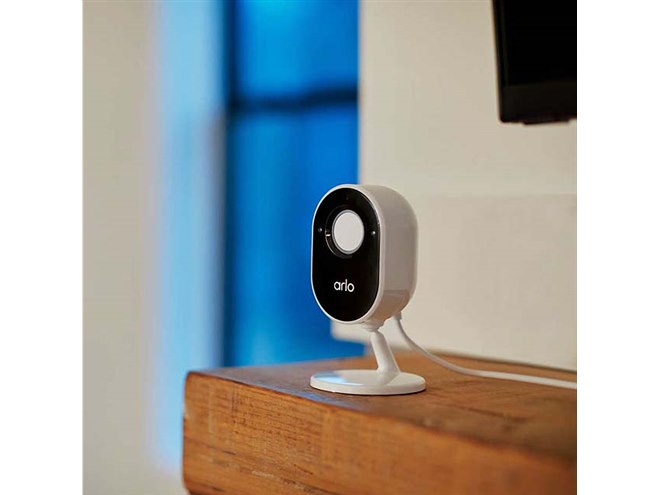 Arlo Essential�����p�J����