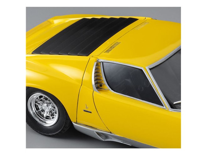 ランボルギーニ ミウラ P400 SV & イオタSVR エッチングパーツ付属 AUTOart 1/18 ランボルギーニ ミウラ SVR “イオタ” （レッド