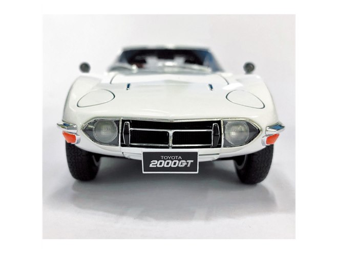 トヨタ「2000GT 後期型」1/24模型、窓枠やドアノブにメッキ トヨタ「2000GT 後期型」1/24模型、窓枠やドアノブにメッキ