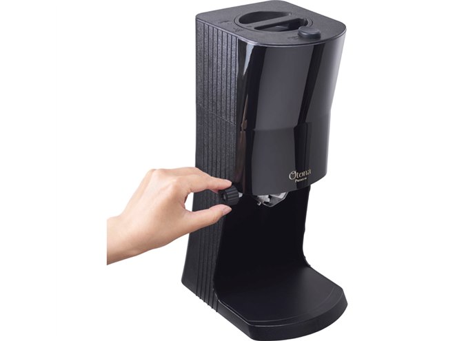 ドウシシャ 電動ふわふわとろ雪かき氷器 ブラック DTY-B1BK ドウシシャ、オールブラック仕様の「とろ雪かき氷器 プレミアム
