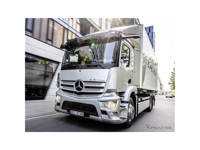メルセデスベンツの新型大型トラック、部分自動運転など最新先進運転