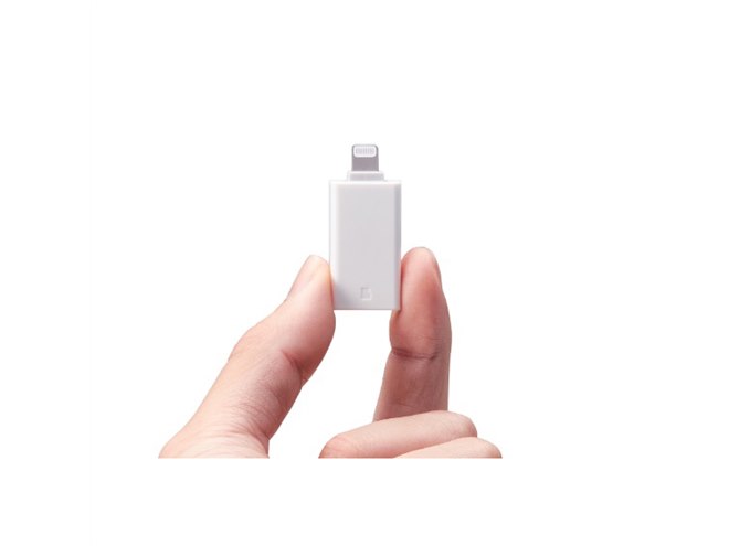 エレコム、パソコン不要でiPhoneに直接転送できるLightningカード